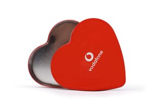 Caixa metálica em formato de coração - embalagens eco-friendly